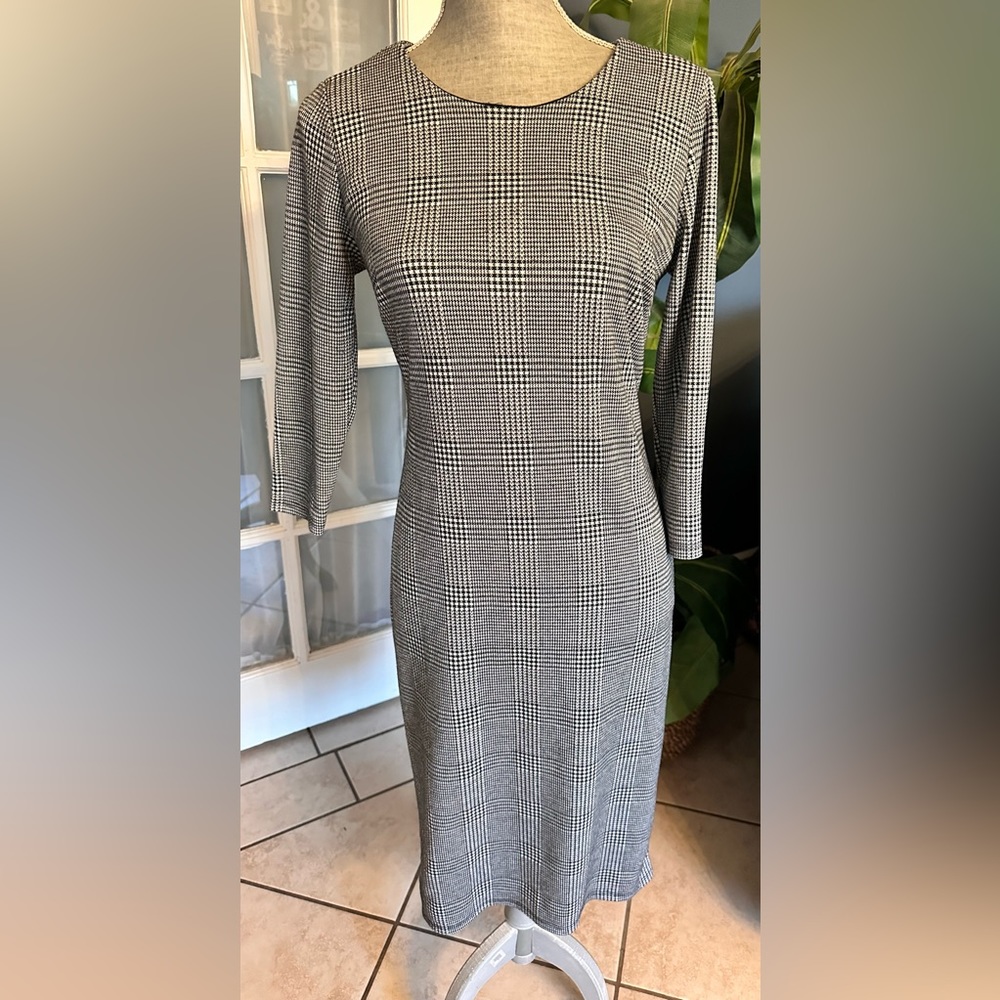 T Tahari plaid pencil dress- Midi